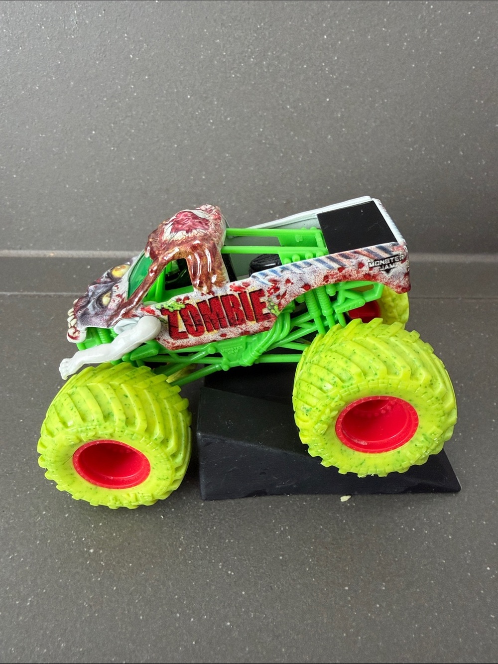 Zombie Invasion Zombie Monster Jam Monster Truck GUC 1:64 scale die cast
